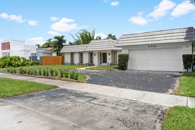 Building Photo - 3721 N 55th Ave