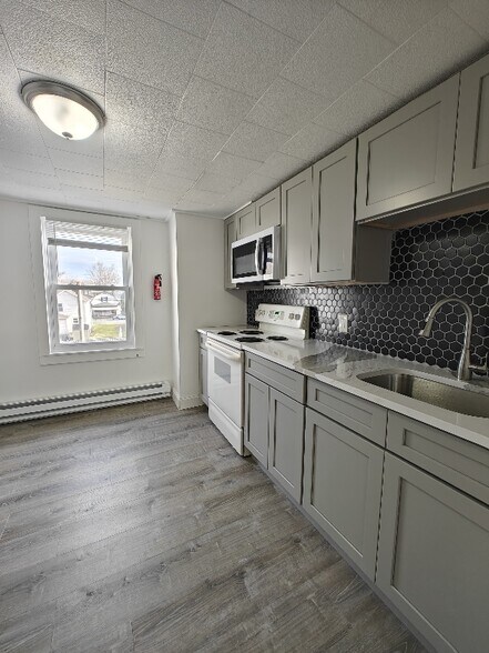 Building Photo - 197 Roosevelt St