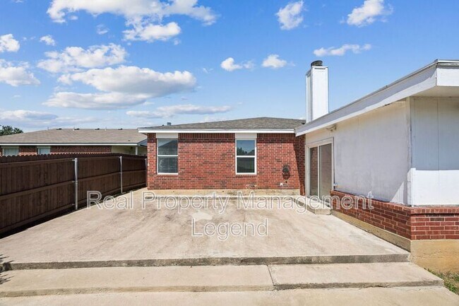 Building Photo - 8109 Dripping Springs Dr