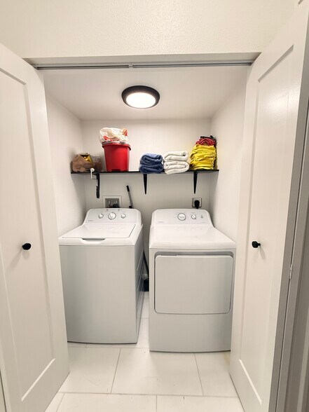 Building Photo - 1920 Victoria Ave