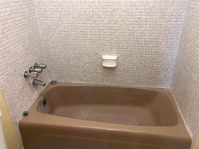 Building Photo - 555 NE 123rd St