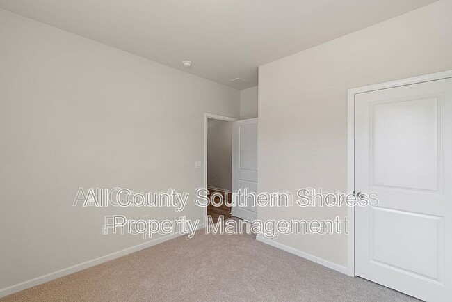 Building Photo - 215 Konik St