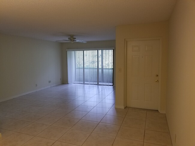 Living Room & Patio - 1995 SW Silver Pine Way