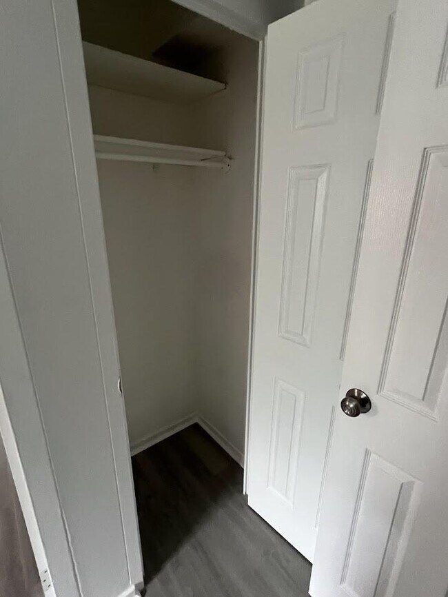 Building Photo - 1 bedroom in Chicago IL 60626