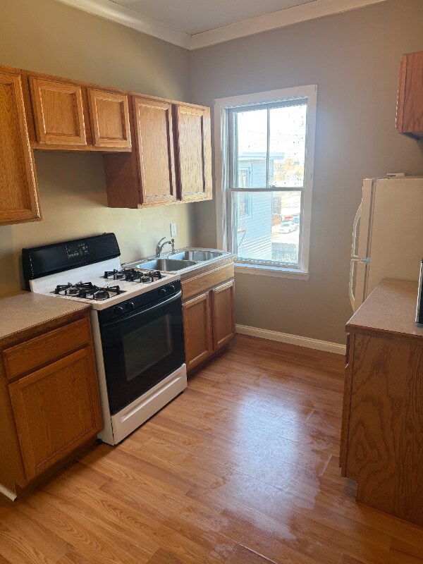 Building Photo - 538 Alden St