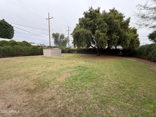 Building Photo - 1725 S Sierra Vista Dr