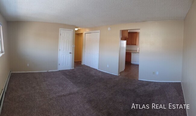 Building Photo - 910 Bishop Ct