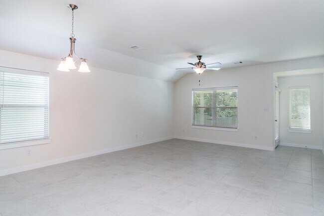 Building Photo - 40315 S Hill Pass