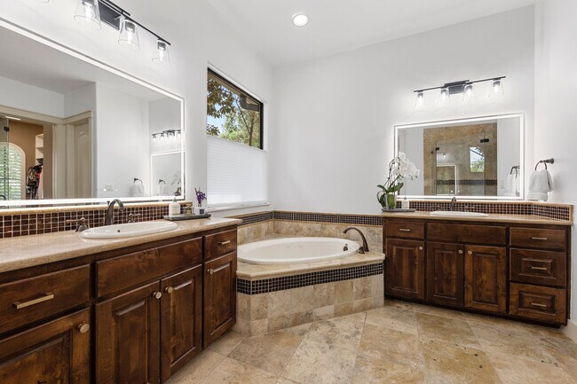 Building Photo - 206 Lido St