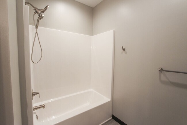 Building Photo - New! Beautiful 1 Bed, 1 Bath Accessible Ap...