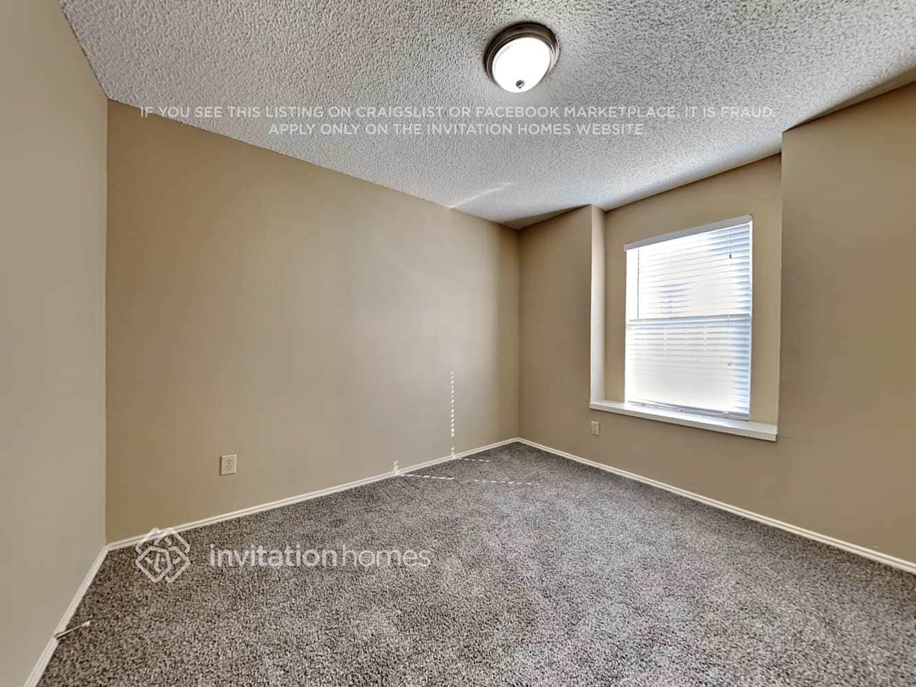 Building Photo - 2060 Camelot Dr