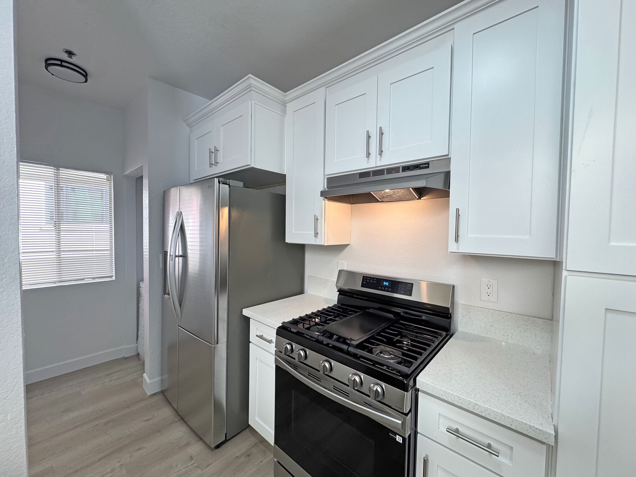 Building Photo - 156 S Oak Knoll Ave