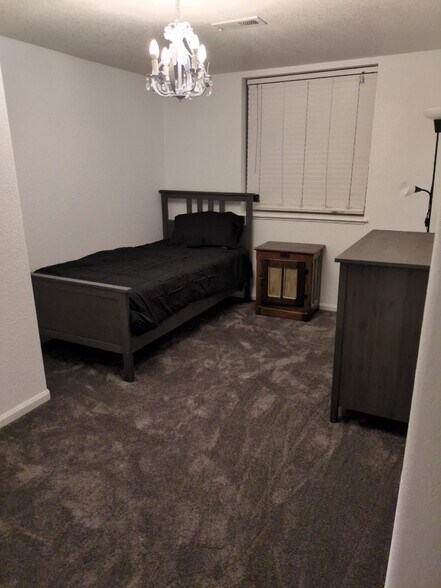 Building Photo - 1695 Cherry St