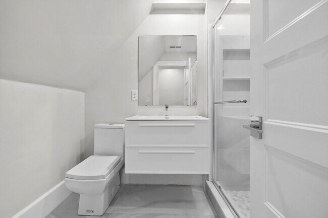 Building Photo - 476 Heath St