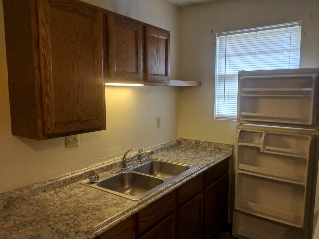 Building Photo - 708 W 12th St