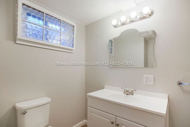 Building Photo - Fantastic four-bedroom ranch in the heart ...