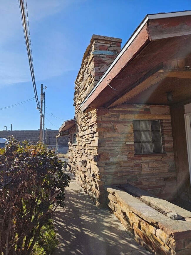 Building Photo - 316-317 S Vincent Ct