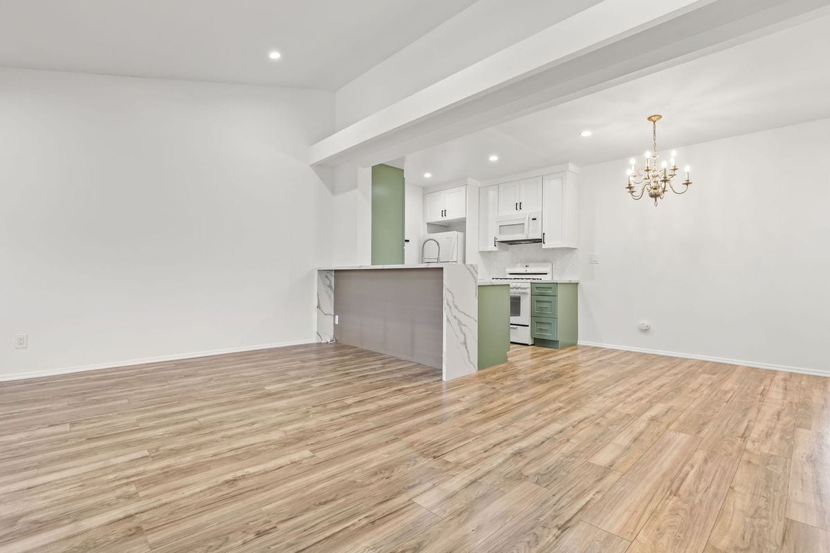 Building Photo - 5500 Lindley Ave