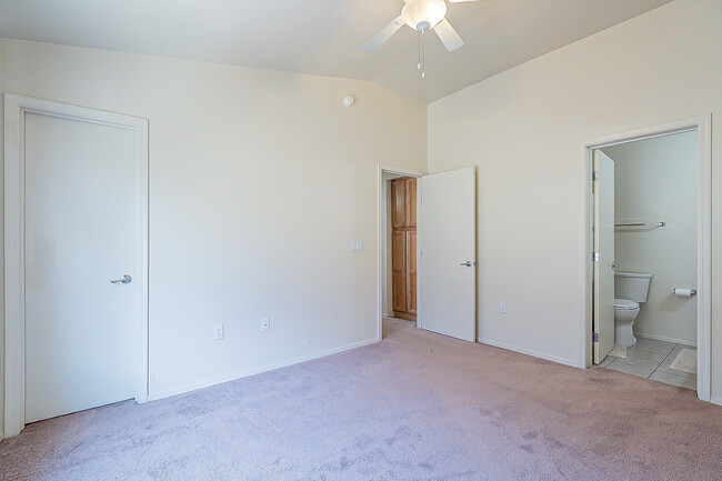 Building Photo - 2150 E Bell Rd