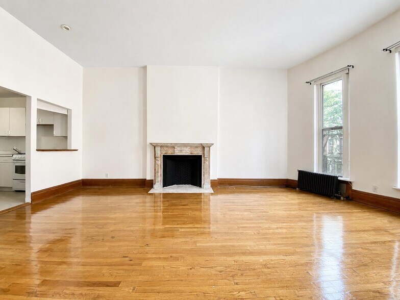 Building Photo - 302 W 107th St
