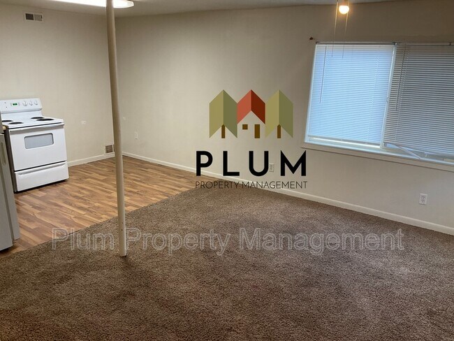 Building Photo - 3915 MT-200