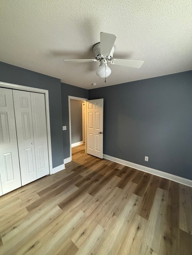 Building Photo - 864 Burnside Dr