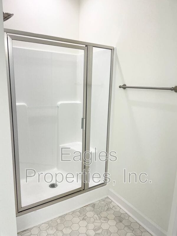 Building Photo - 300 Creeks Edge Dr