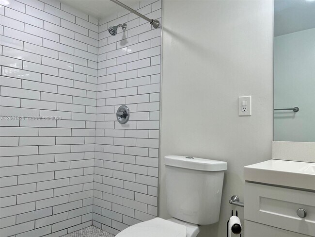 Building Photo - 9159 SW 77th Ave