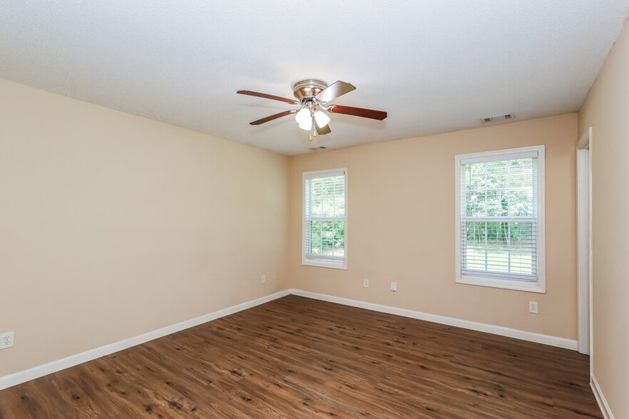 Building Photo - 43 Thorn Thicket Way