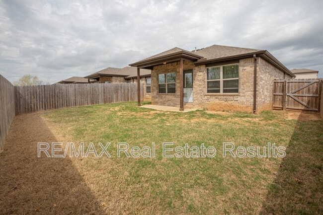 Building Photo - 1523 Purple Finch St