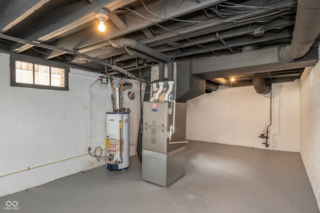 Building Photo - 322 E 37th St