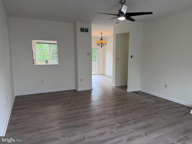 Building Photo - 99 E Highland Cir