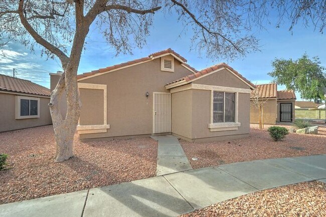 Building Photo - READY TO VIEW NOW! Recently Renovated 2bed/2bath Townhouse in Peoria!
