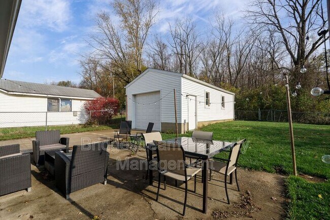 Building Photo - 655 Eavey St
