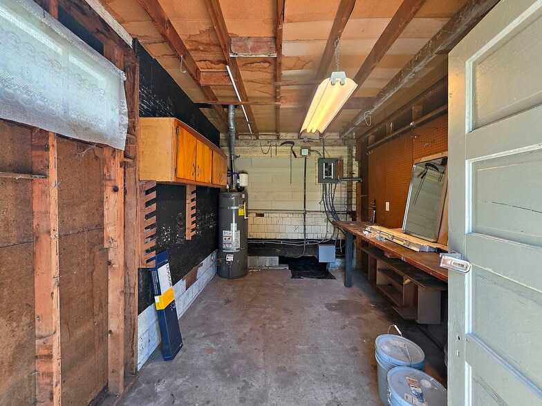 Building Photo - 1118 Thompson St