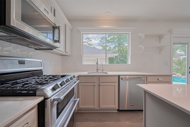 Building Photo - 3 Sandpebble Dr