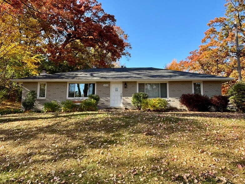 Full House - 12928 Excelsior Blvd