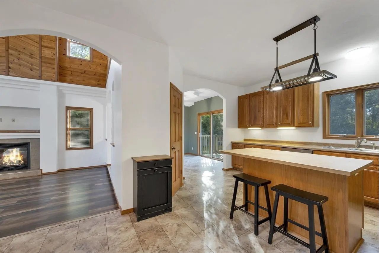 Building Photo - 969 Riverside Dr