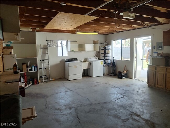 Building Photo - 3221 Sombrero Cir