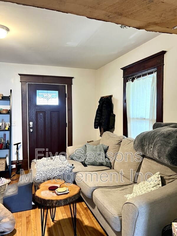 Building Photo - 369 S Winooski Ave