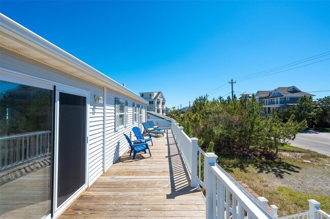 Building Photo - 898 Dune Rd