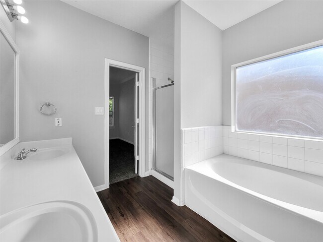 Building Photo - 13618 Cedar Point Dr