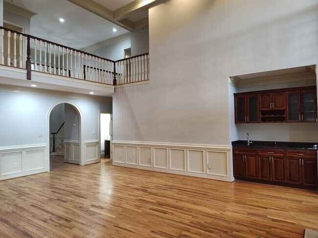 Building Photo - Stunning home located in the Popular Piper Glenn Community!