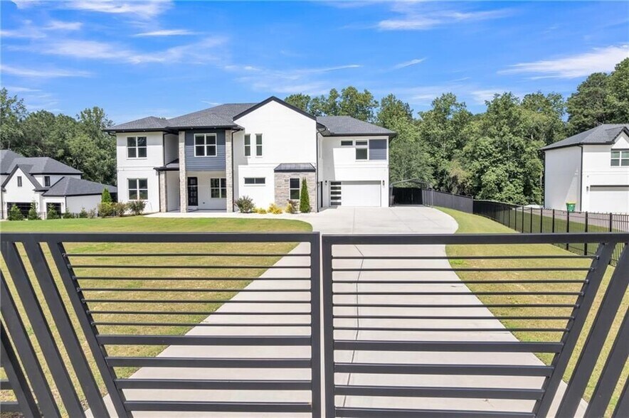 Building Photo - 3671 Hamilton Mill Rd