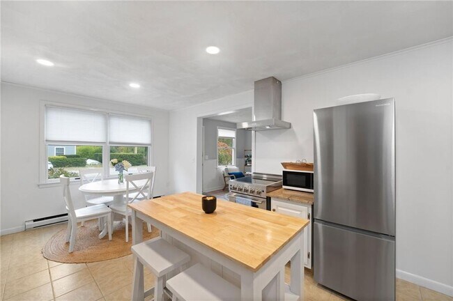 Building Photo - 63 Buoy St