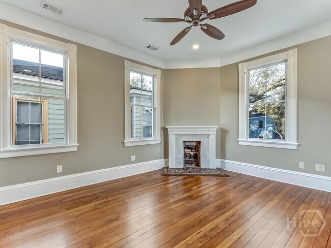 Building Photo - 208 W 35th St