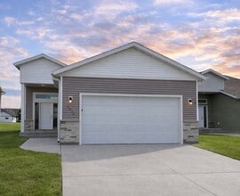 Building Photo - 3033 39th Ave S