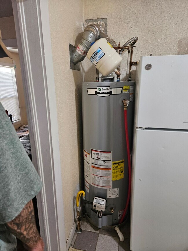2024 water heater - 2511 Bent Ave