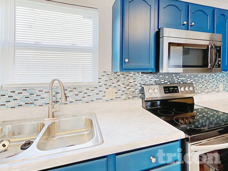 Building Photo - 8007 States Bend Dr
