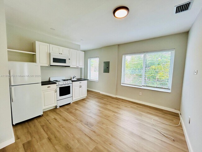 Primary Photo - 534 SW 6th Ct